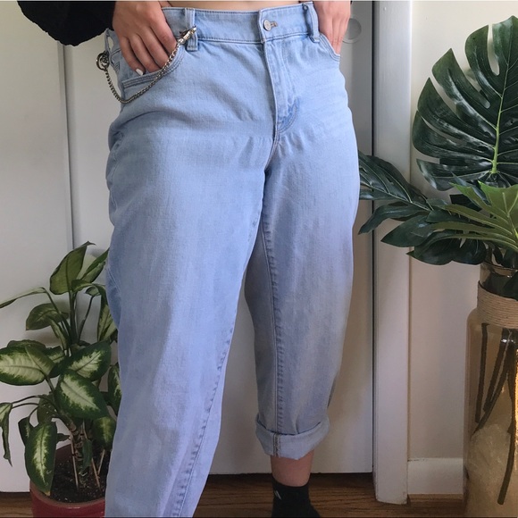 light wash boyfriend jeans ❄️ - Picture 4 of 5